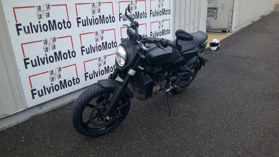 HUSQVARNA SVARTPILEN 701 4