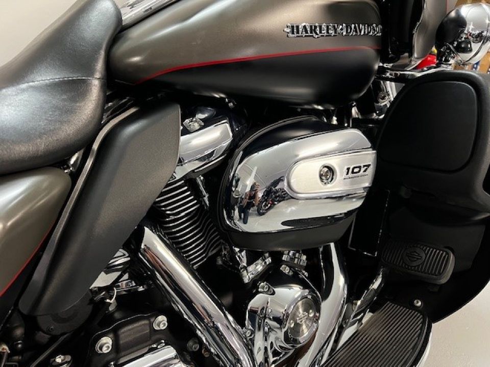 HARLEY-DAVIDSON TOURING ULTRA LIMITED 1745 LOW 4
