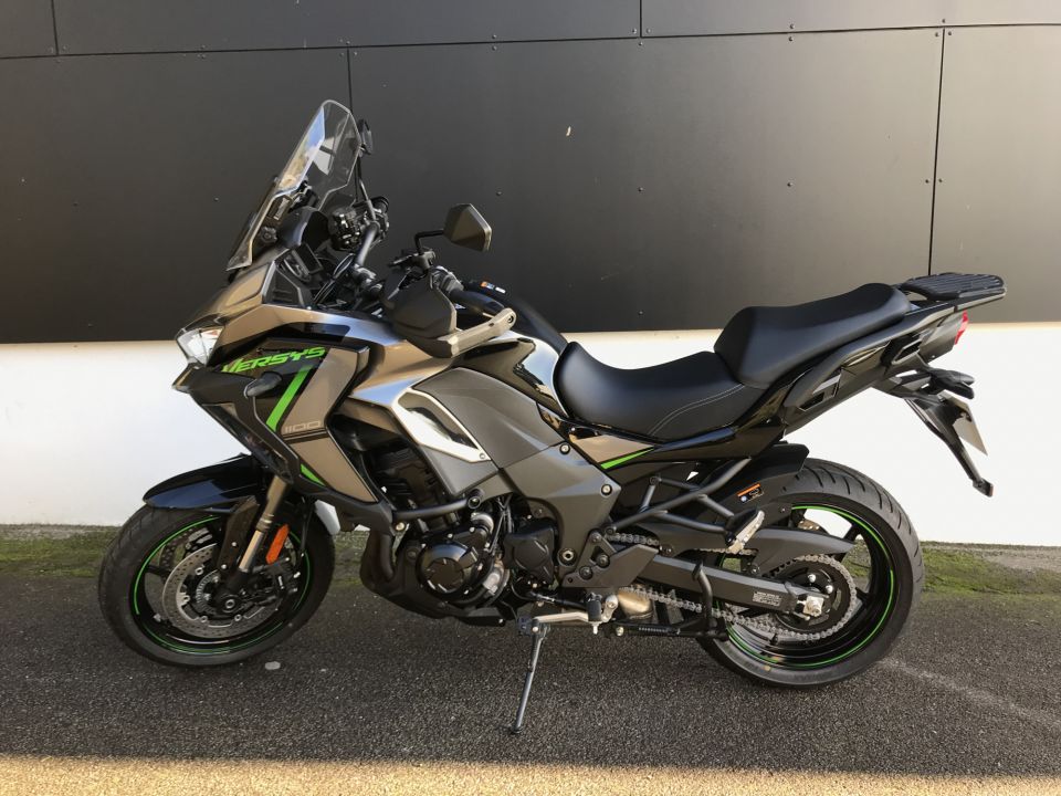 KAWASAKI VERSYS 1100 SE 4