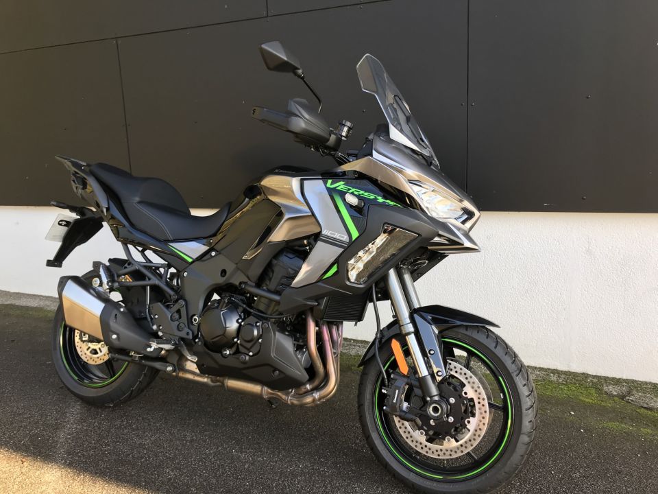 KAWASAKI VERSYS 1100 SE 4