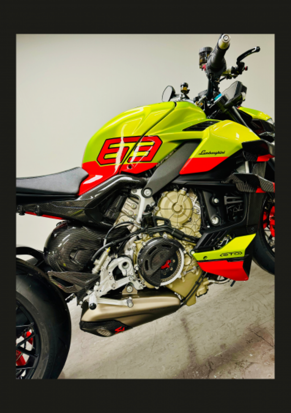 DUCATI Streetfighter V4 4