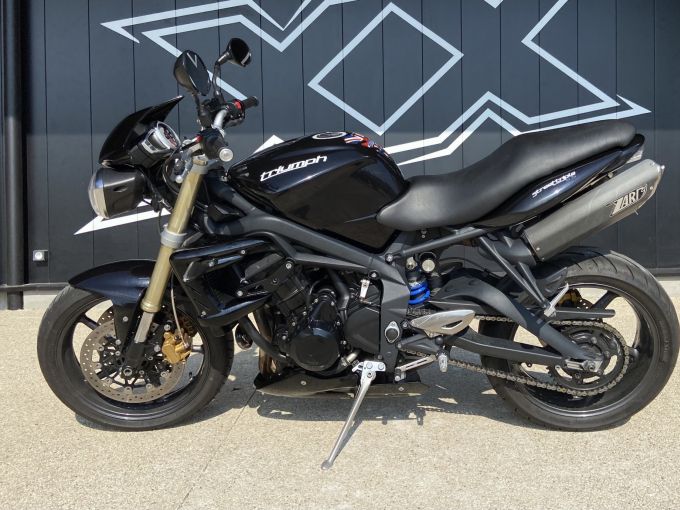 TRIUMPH STREET TRIPLE 675 4