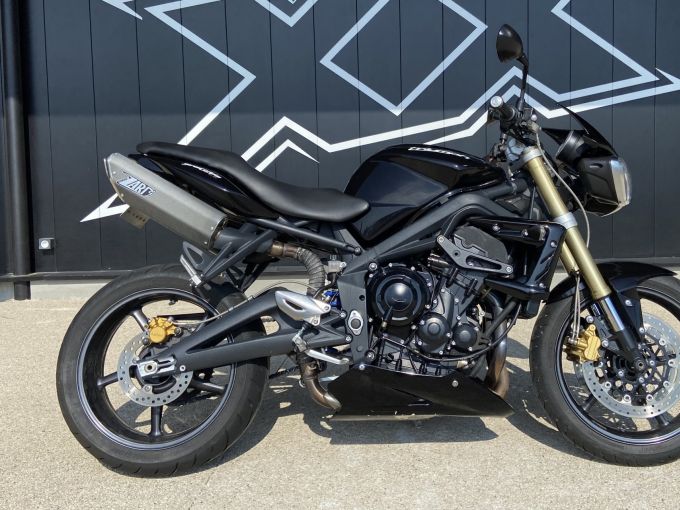 TRIUMPH STREET TRIPLE 675 4