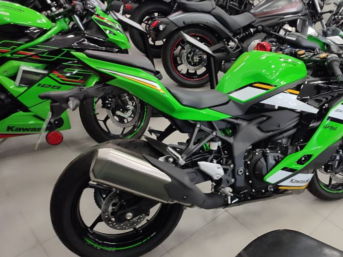 KAWASAKI ZXR-4 4
