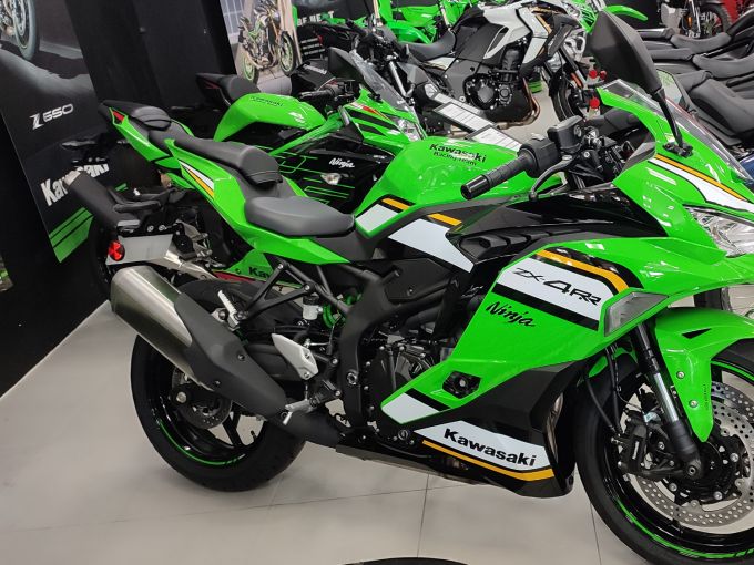 KAWASAKI ZXR-4 4