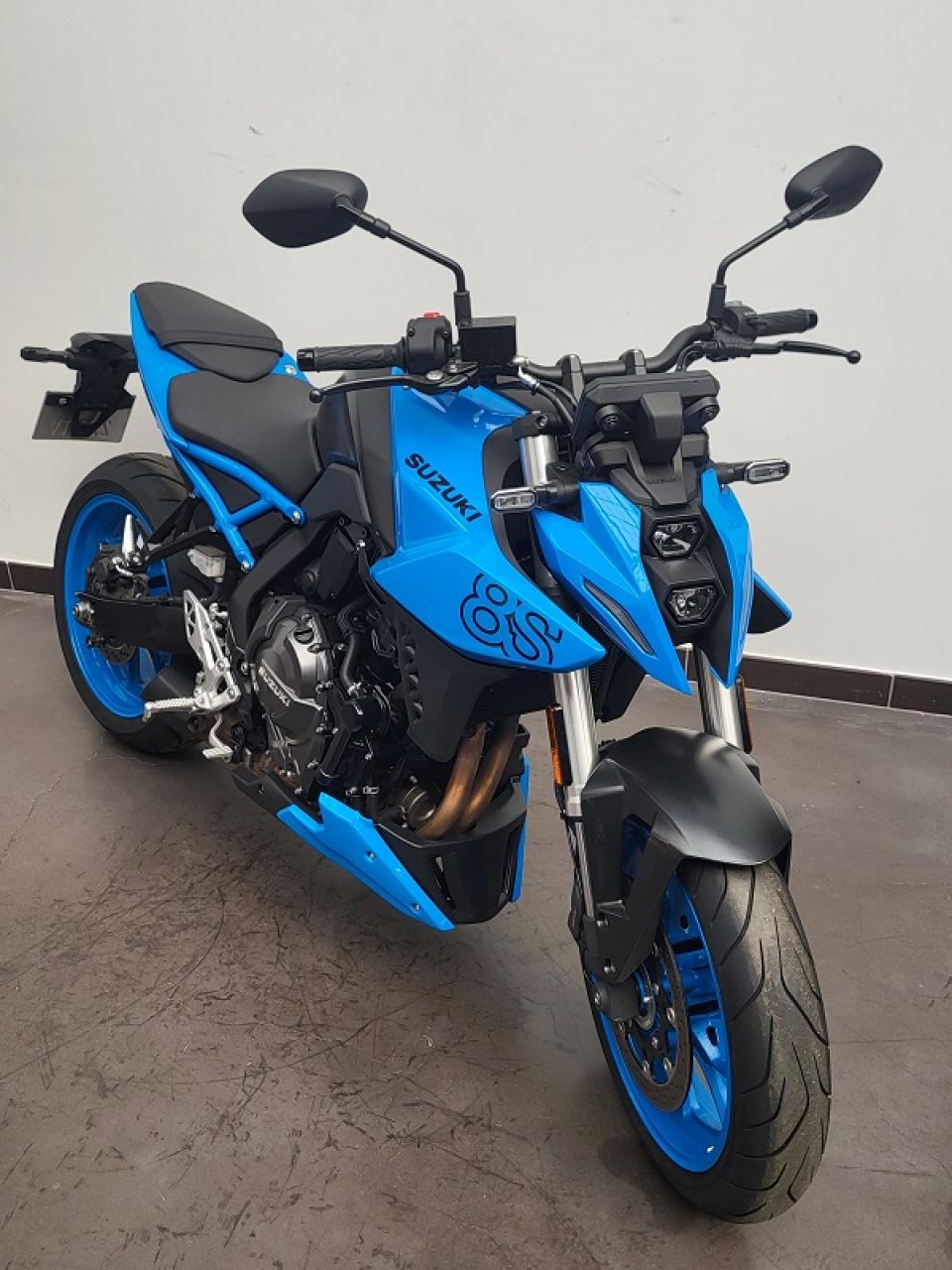 SUZUKI GSX-8S 4