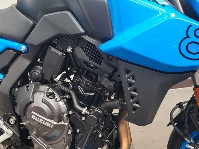 SUZUKI GSX-8S 4