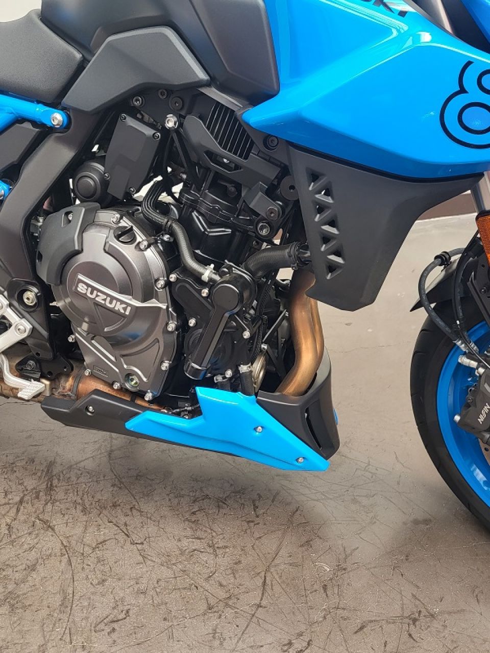SUZUKI GSX-8S 4