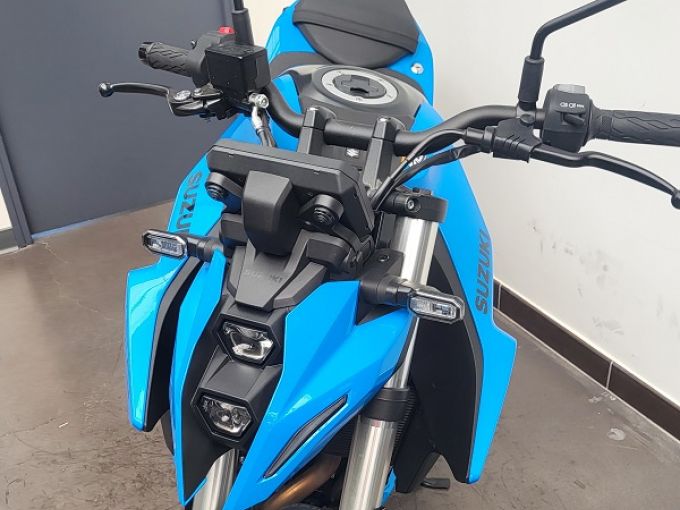 SUZUKI GSX-8S 4