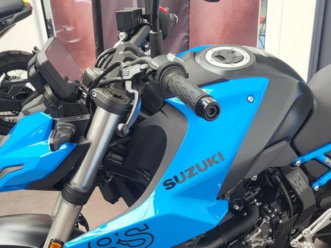 SUZUKI GSX-8S 4