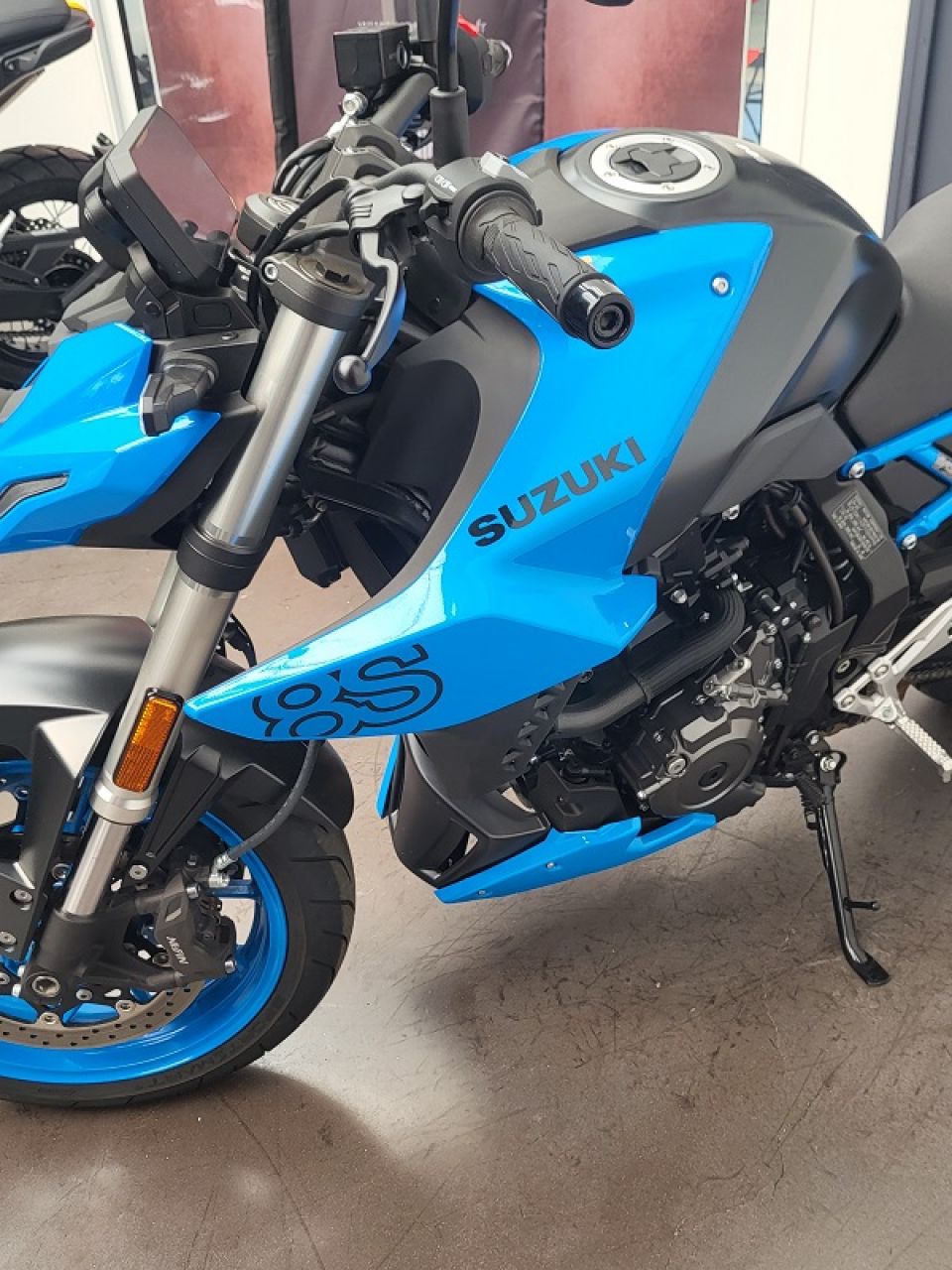 SUZUKI GSX-8S 4