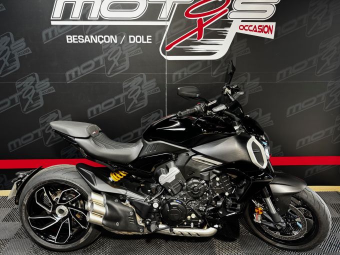 DUCATI DIAVEL V4 4