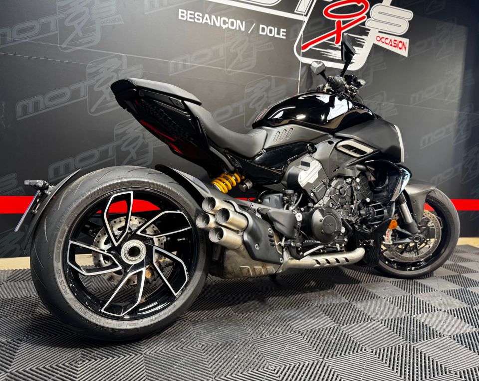 DUCATI DIAVEL V4 4