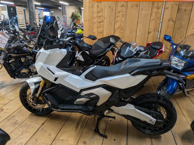 HONDA X-ADV 4
