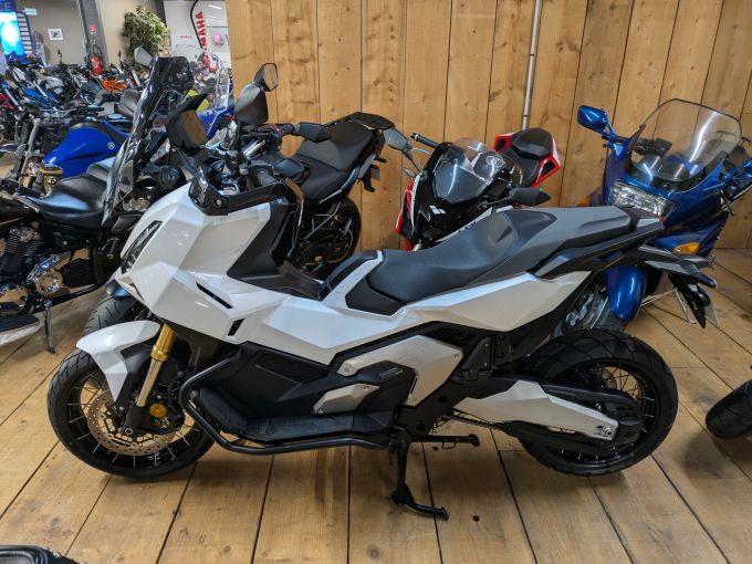 HONDA X-ADV 4