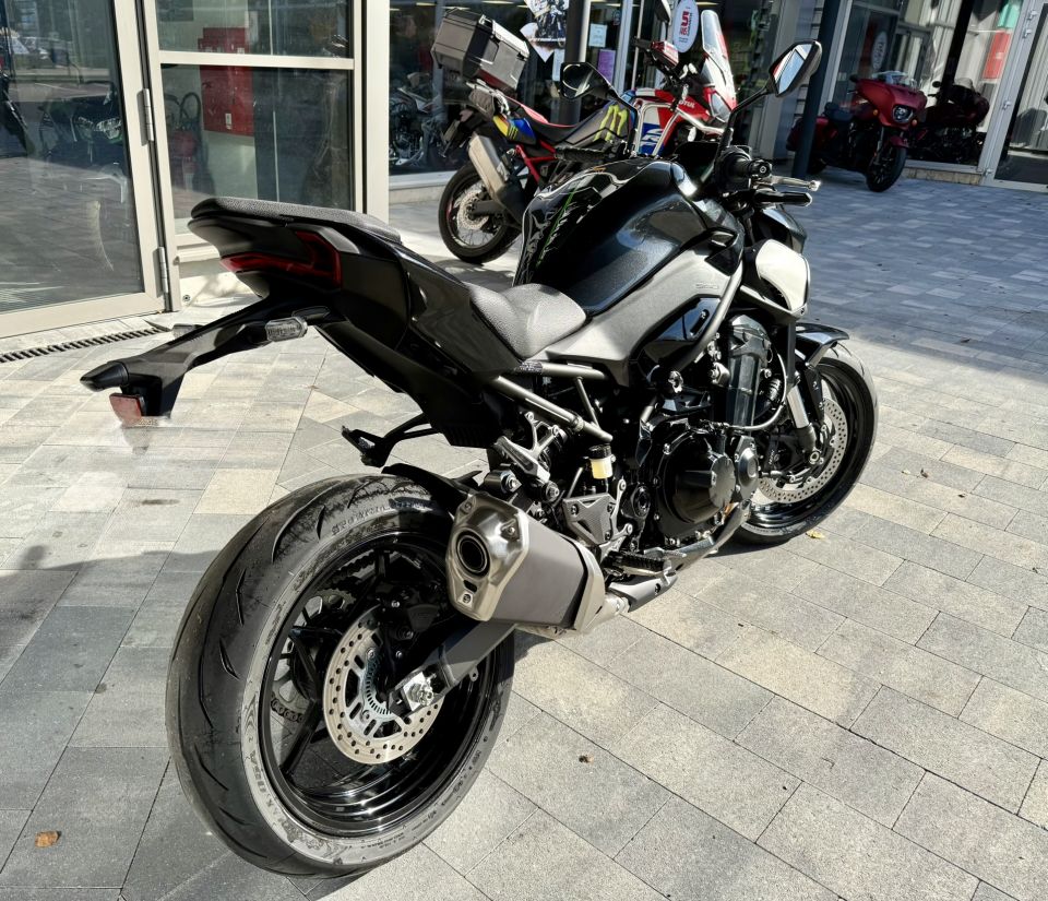 KAWASAKI Z900 4