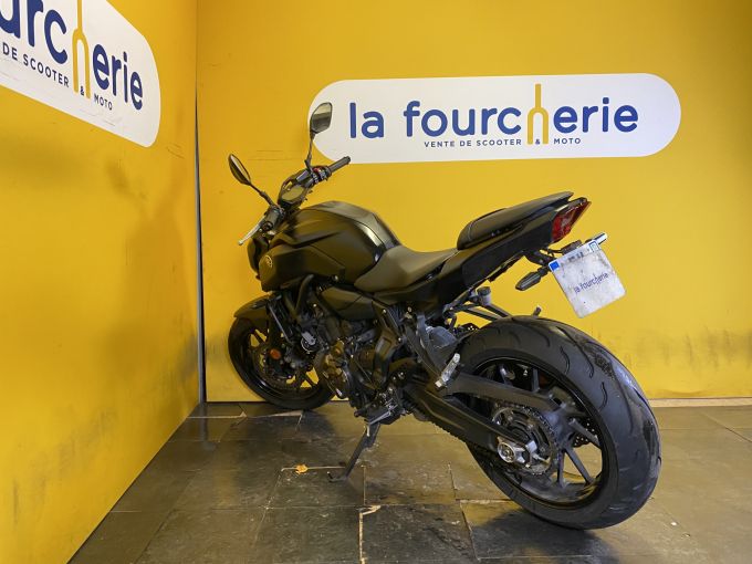 YAMAHA MT-07 4