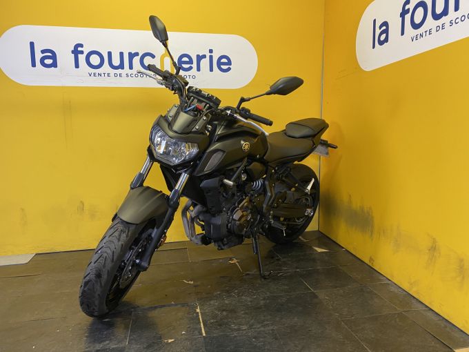 YAMAHA MT-07 4
