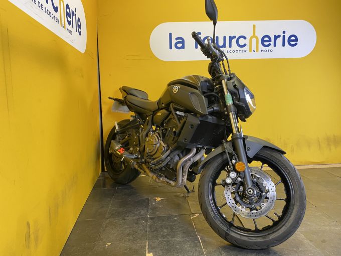 YAMAHA MT-07 4