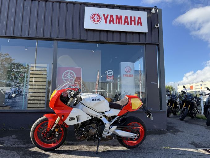 YAMAHA XSR 900 GP 4