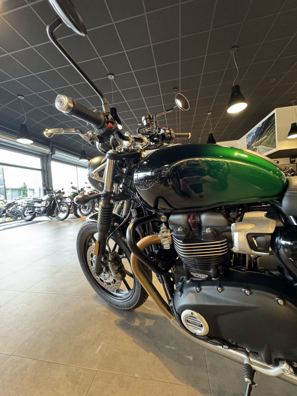 TRIUMPH SPEED TWIN 900 4