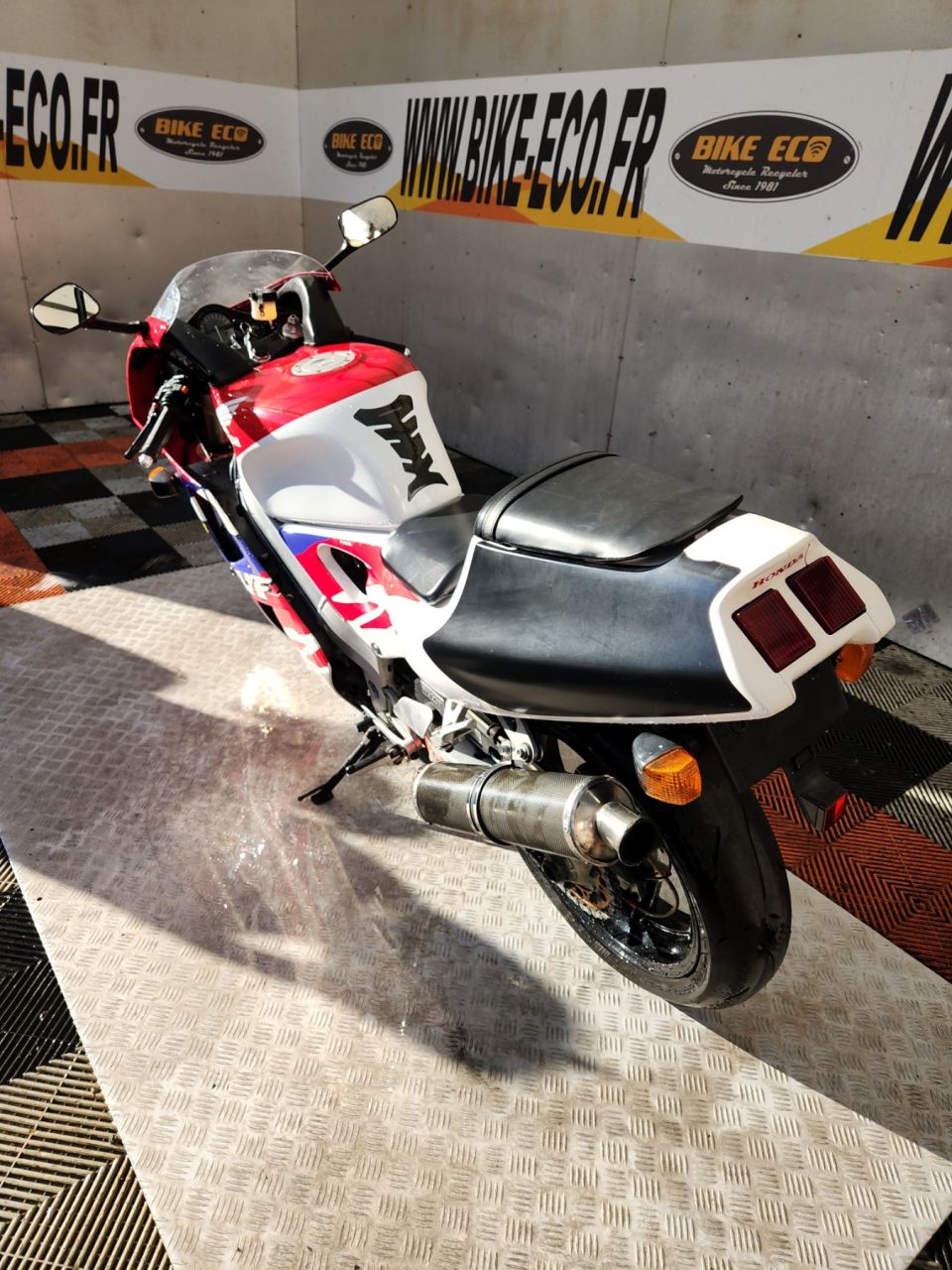 HONDA RVF 400 4