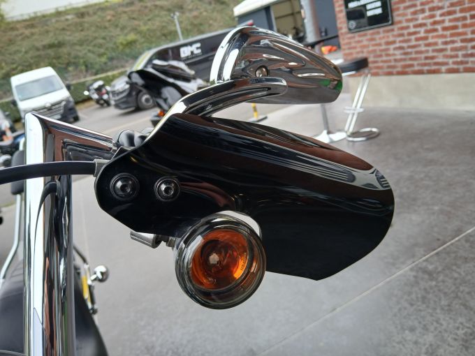 HARLEY-DAVIDSON SOFTAIL LOW RIDER 1745 4