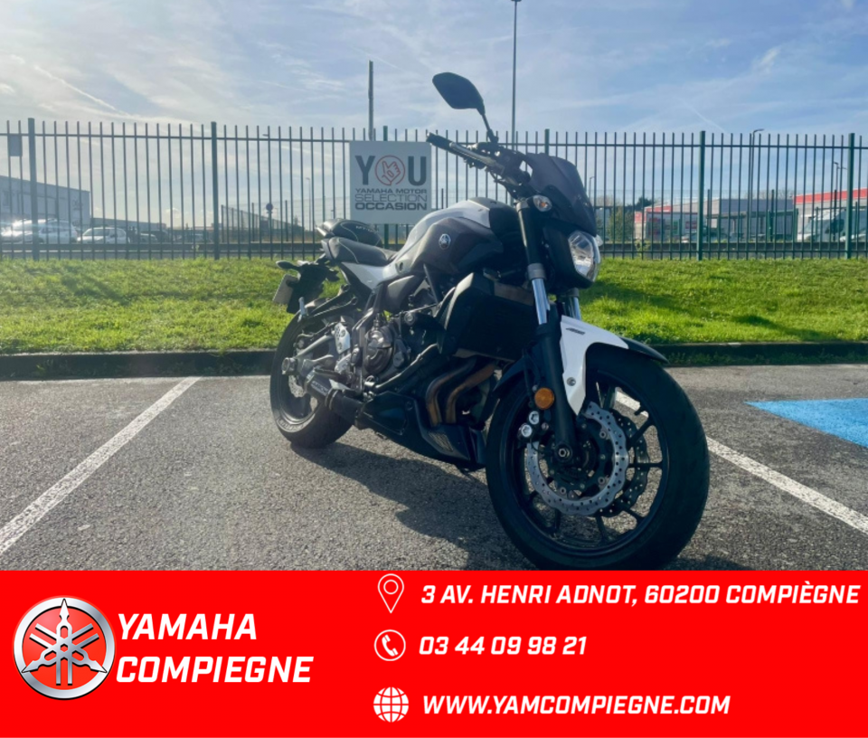 YAMAHA MT-07 4