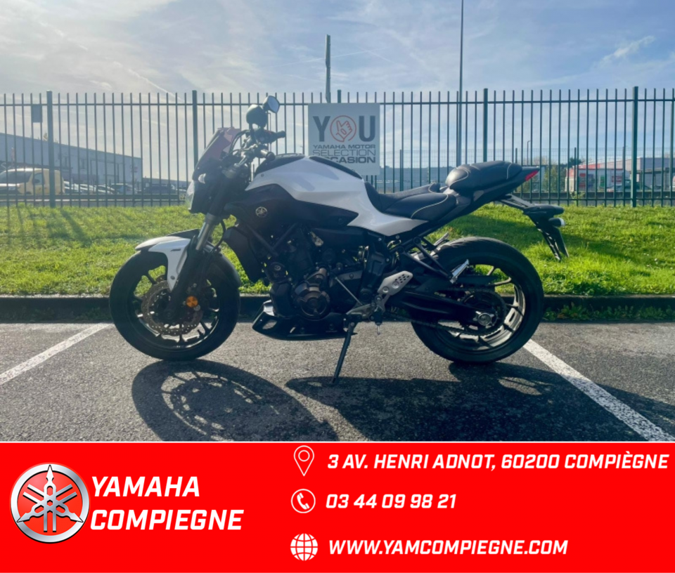 YAMAHA MT-07 4