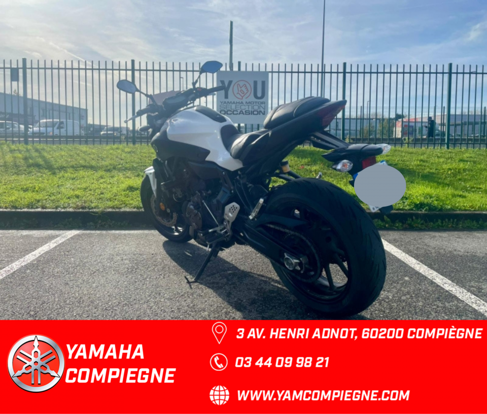 YAMAHA MT-07 4