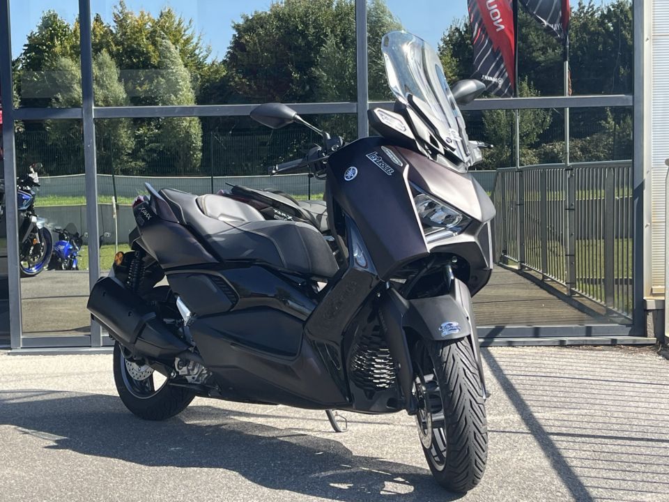 YAMAHA XMAX 300 Tech Max 4