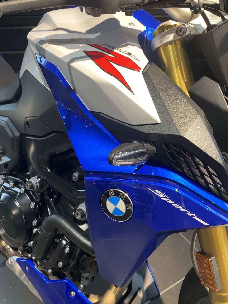 BMW F 900 R A2 4