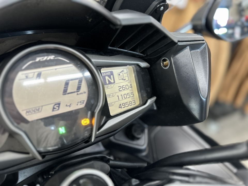 YAMAHA FJR 1300 ABS 4