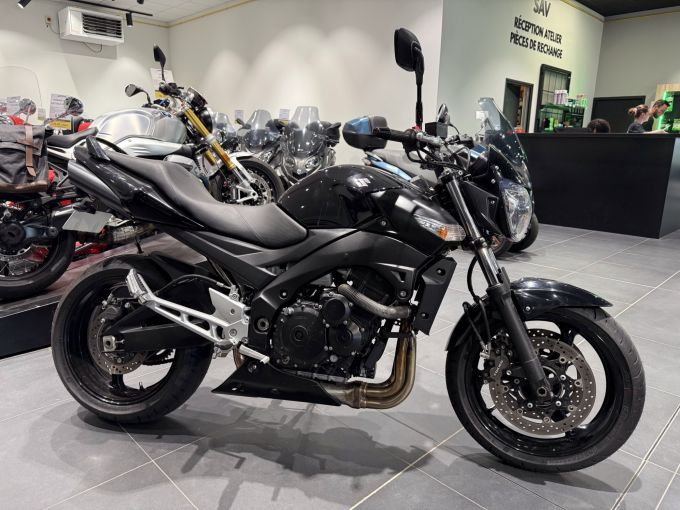 SUZUKI GSR 600 4