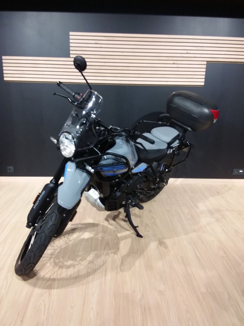 ROYAL ENFIELD HYMALAYAN 400 4