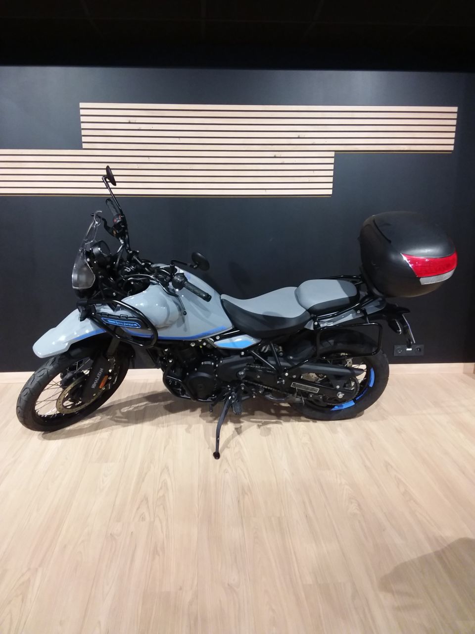 ROYAL ENFIELD HYMALAYAN 400 4