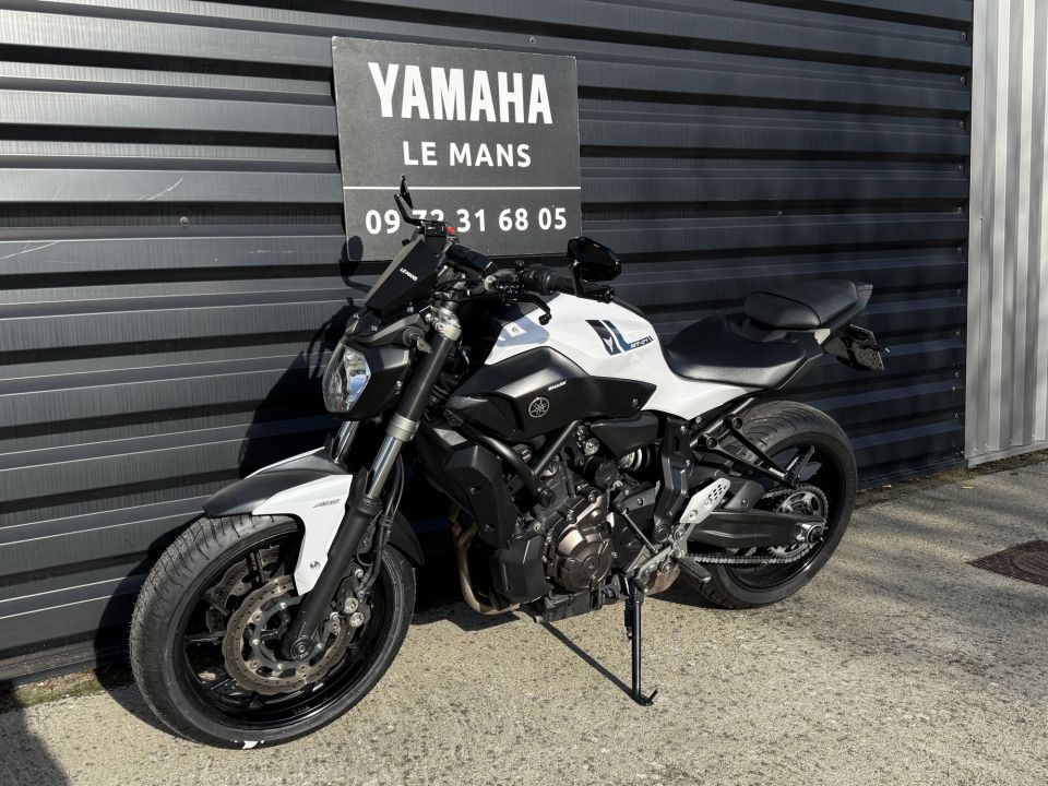 YAMAHA MT-07 (47.5CV) 4