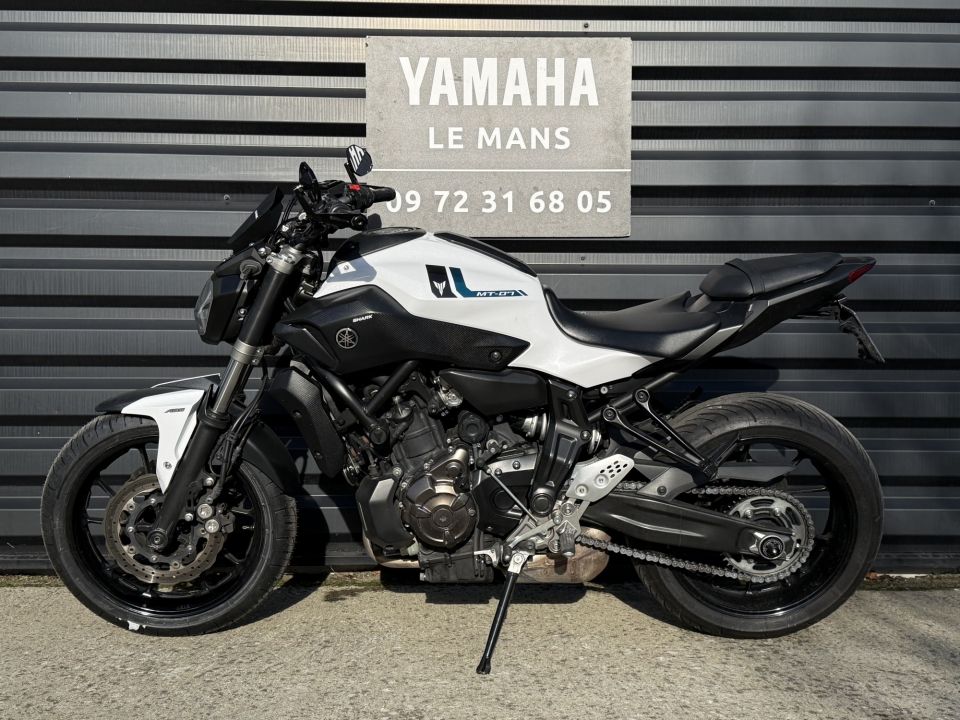 YAMAHA MT-07 (47.5CV) 4