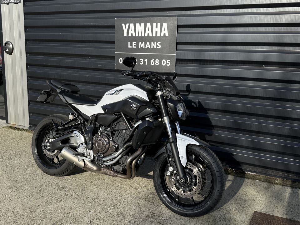 YAMAHA MT-07 (47.5CV) 4