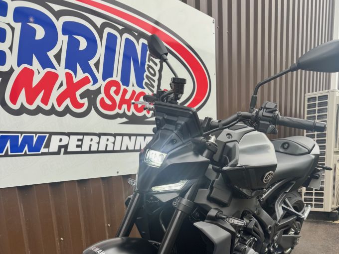 YAMAHA MT-09  Y-AMT 4