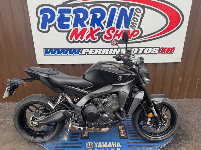 YAMAHA MT-09  Y-AMT 4