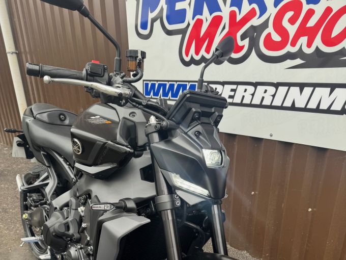 YAMAHA MT-09  Y-AMT 4