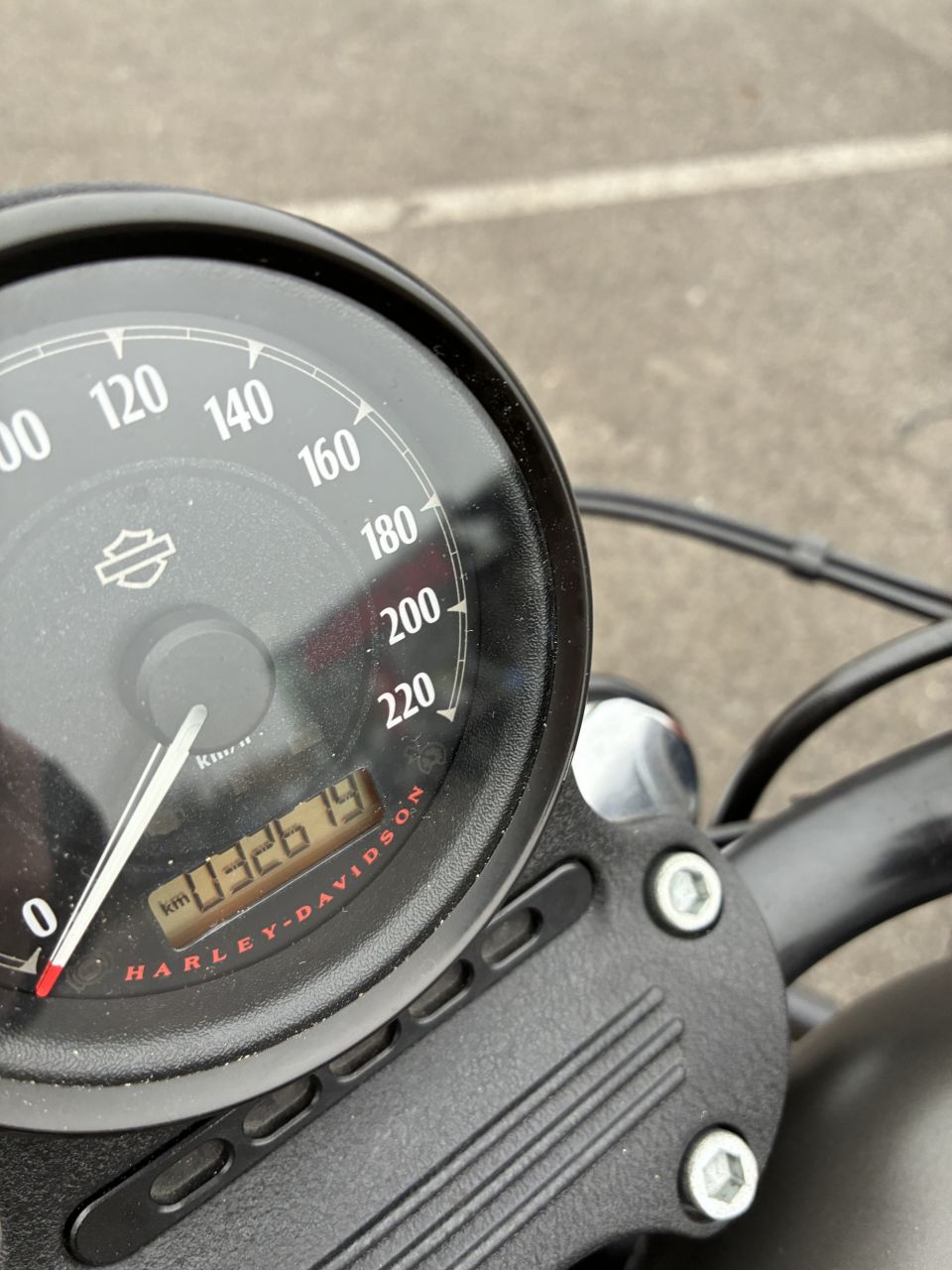 HARLEY-DAVIDSON SPORTSTER IRON 883 4