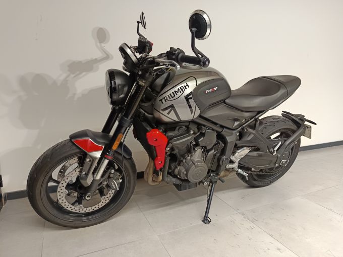 TRIUMPH TRIDENT 660 4