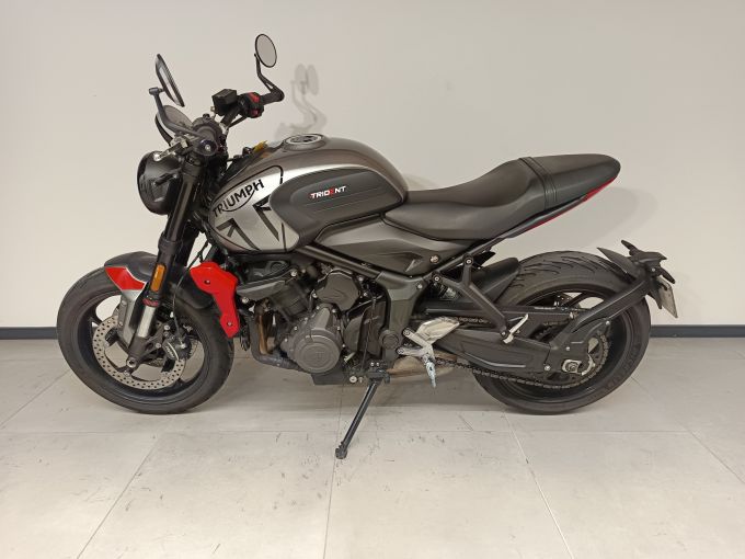 TRIUMPH TRIDENT 660 4