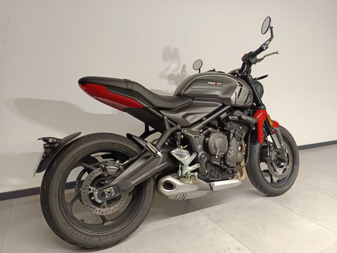 TRIUMPH TRIDENT 660 4