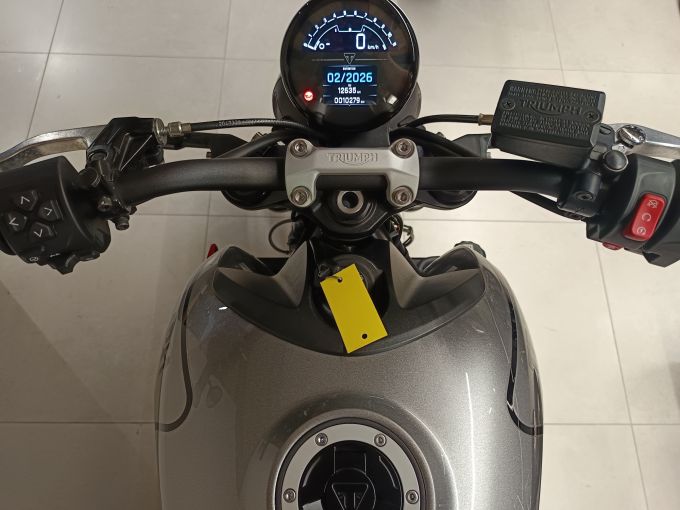 TRIUMPH TRIDENT 660 4