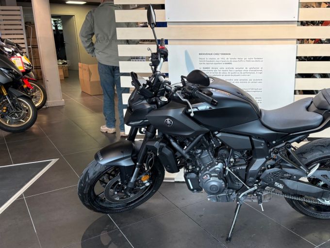 YAMAHA MT-07 (47.5CV) 4