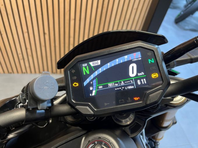 KAWASAKI Z900 SE 4