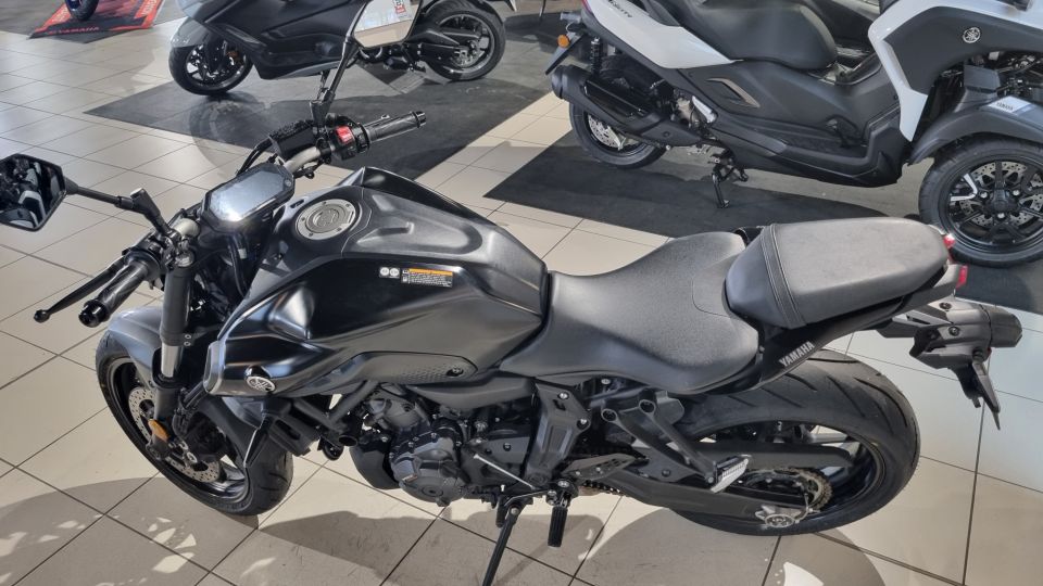 YAMAHA MT-07 (47.5CV) 4